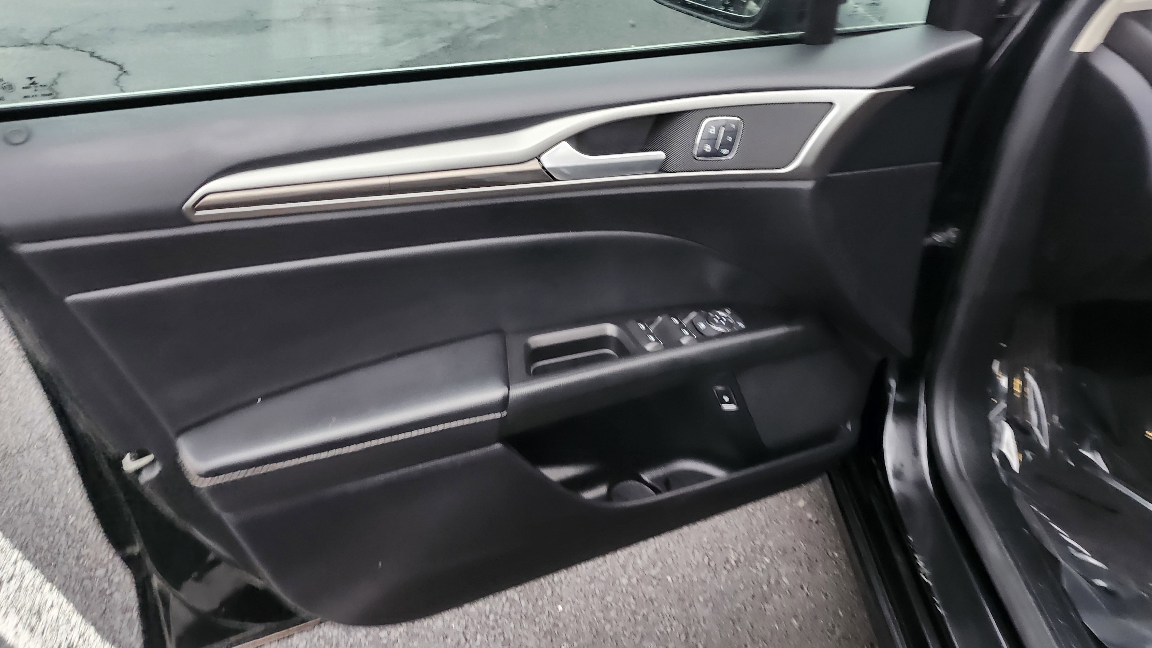 Used 2018 Ford Fusion Energi SE image 25