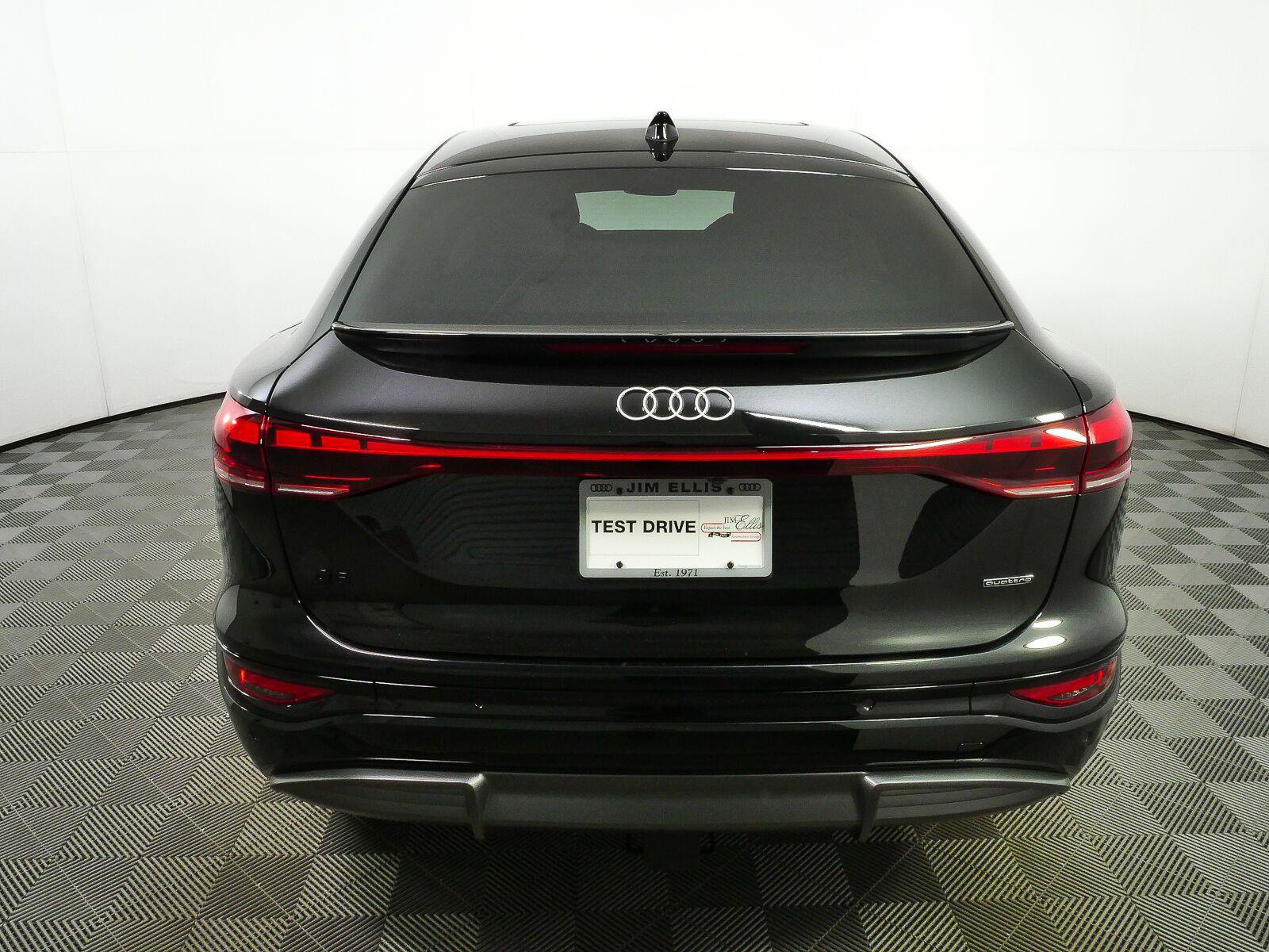 Used 2025 Audi Q6 e-tron Prestige w/ Black Warm Weather Package AWD/4WD image 29