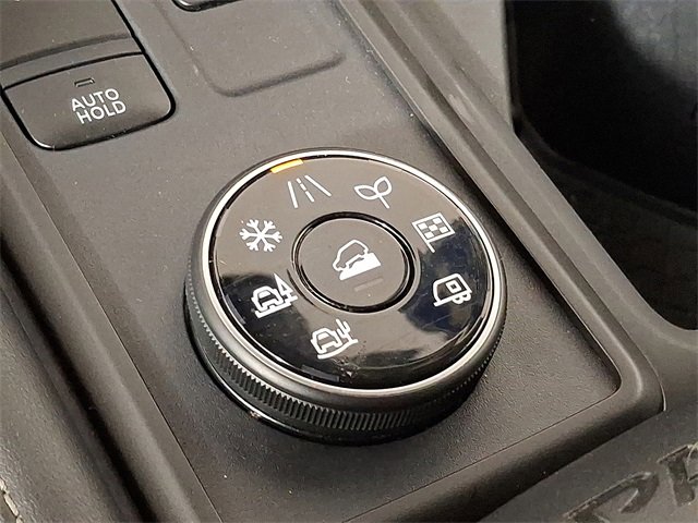 Used 2024 Nissan Pathfinder S image 24