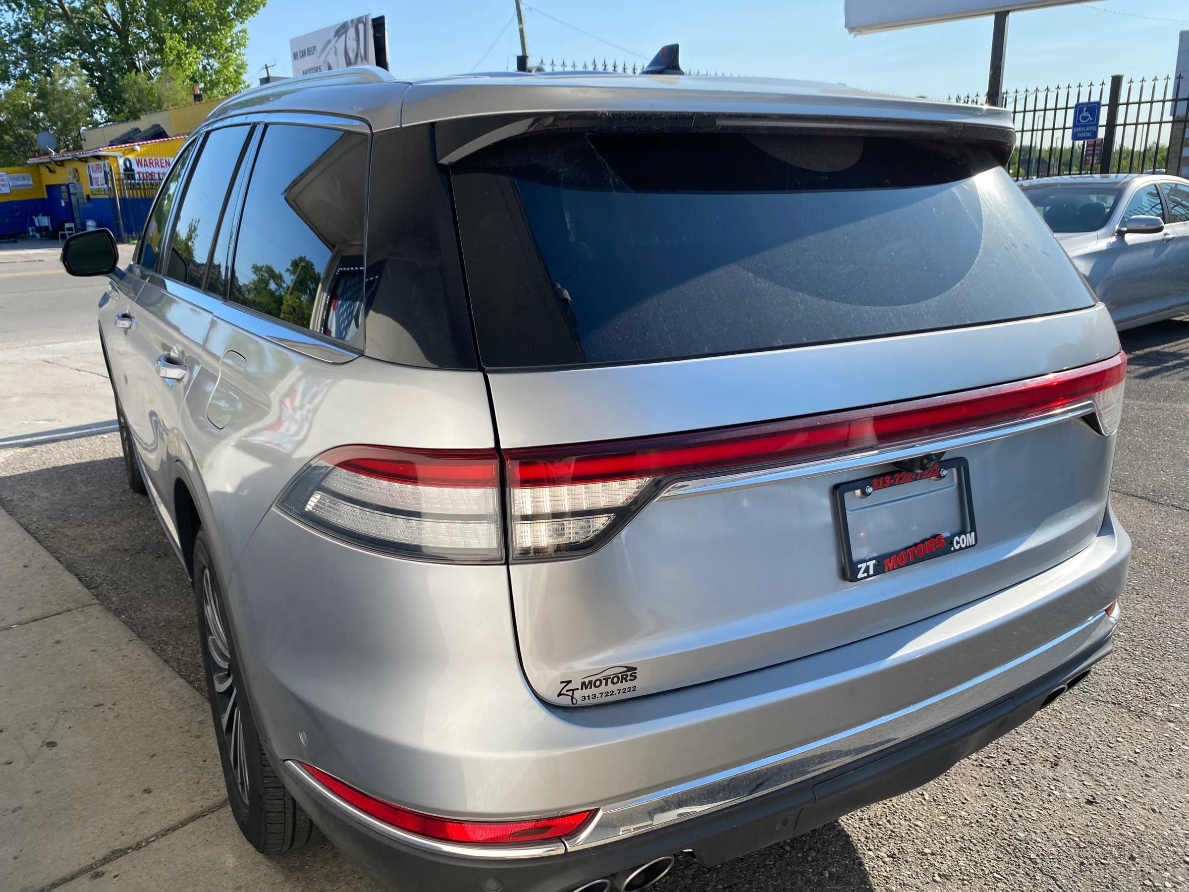 Used 2021 Lincoln Aviator Reserve w/ Elements Package Plus AWD/4WD image 2