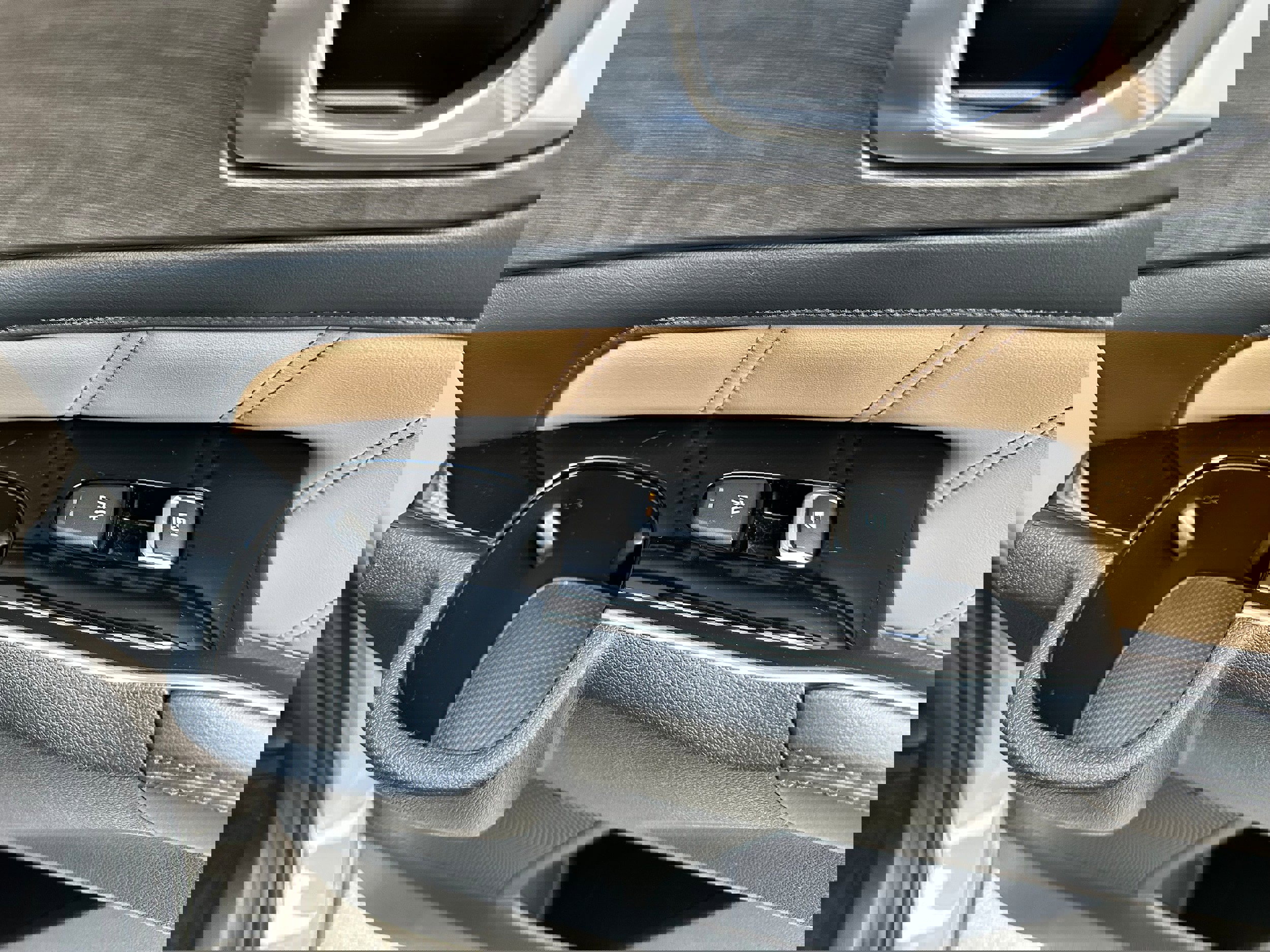 Used 2025 Kia Sorento SX Prestige w/ Olive Brown Leather Package image 27