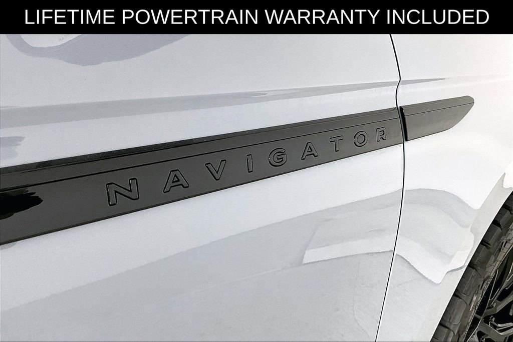 Used 2025 Lincoln Navigator Reserve w/ Jet Appearance Package image 43