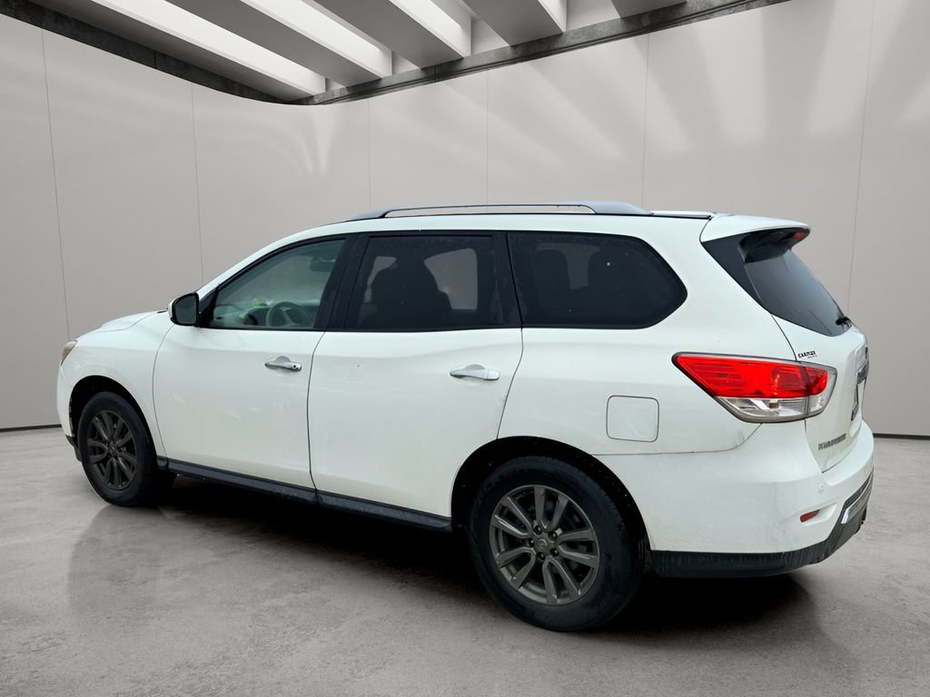 Used 2013 Nissan Pathfinder SV w/ Trailer Tow Pkg FWD image 6