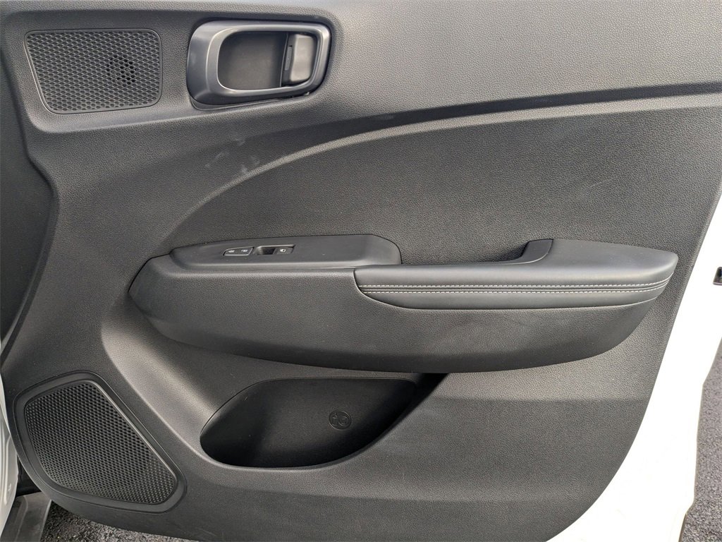 Used 2025 Hyundai Venue Limited image 34