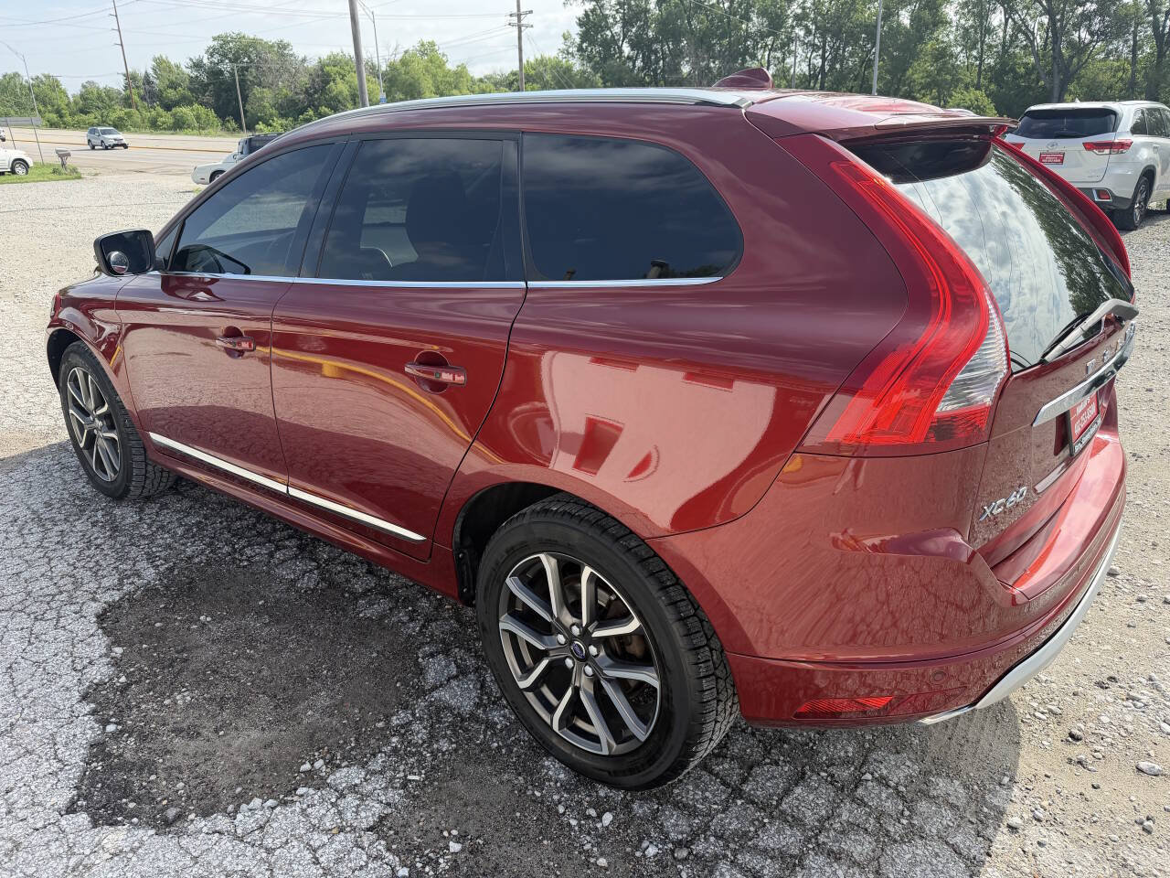 Used 2017 Volvo XC60 T6 Dynamic w/ Climate Package AWD/4WD image 5