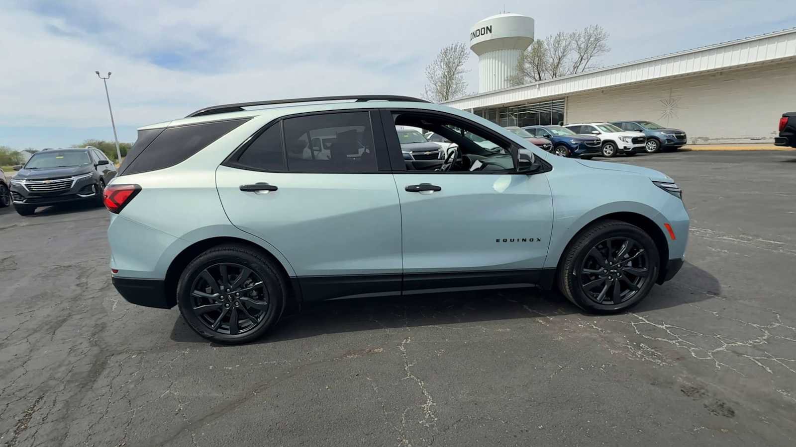 Certified 2022 Chevrolet Equinox RS w/ Infotainment Package image 9