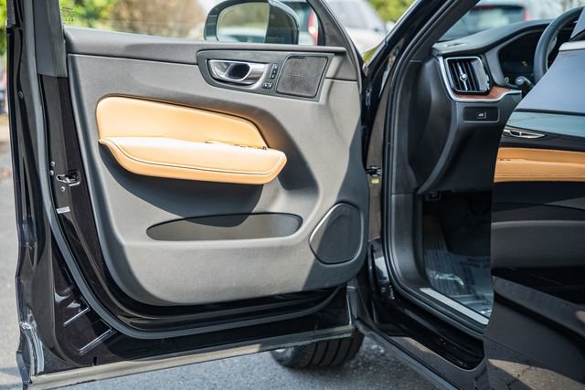 Used 2023 Volvo XC60 B5 Ultimate w/ Climate Package image 37