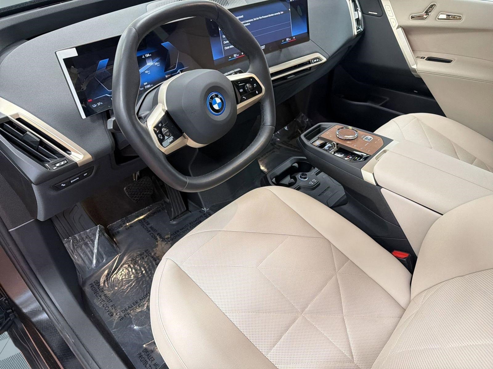 Used 2023 BMW iX xDrive50 w/ Premium Package AWD/4WD image 4