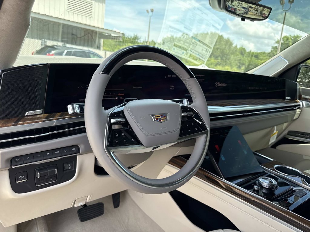 New 2026 Cadillac Escalade Platinum Sport w/ LPO, Floor Liner Package AWD/4WD image 33