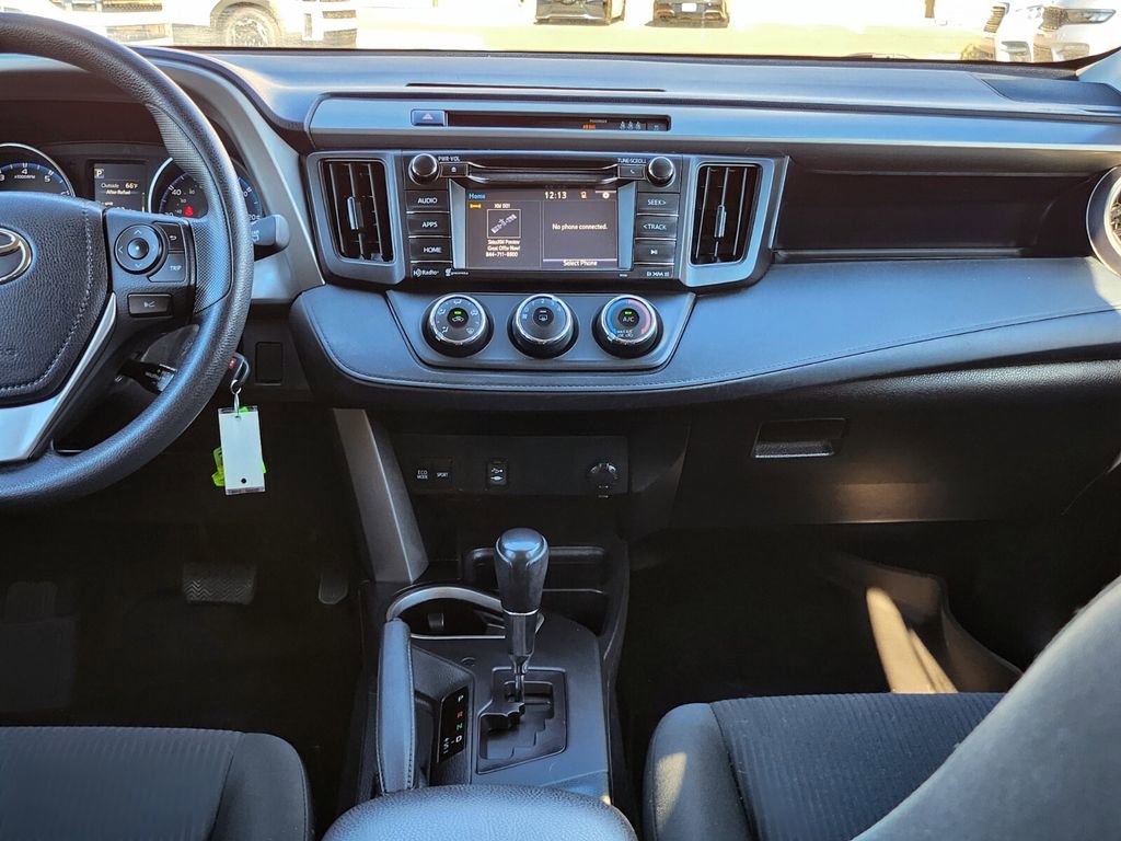 Used 2018 Toyota RAV4 LE image 18