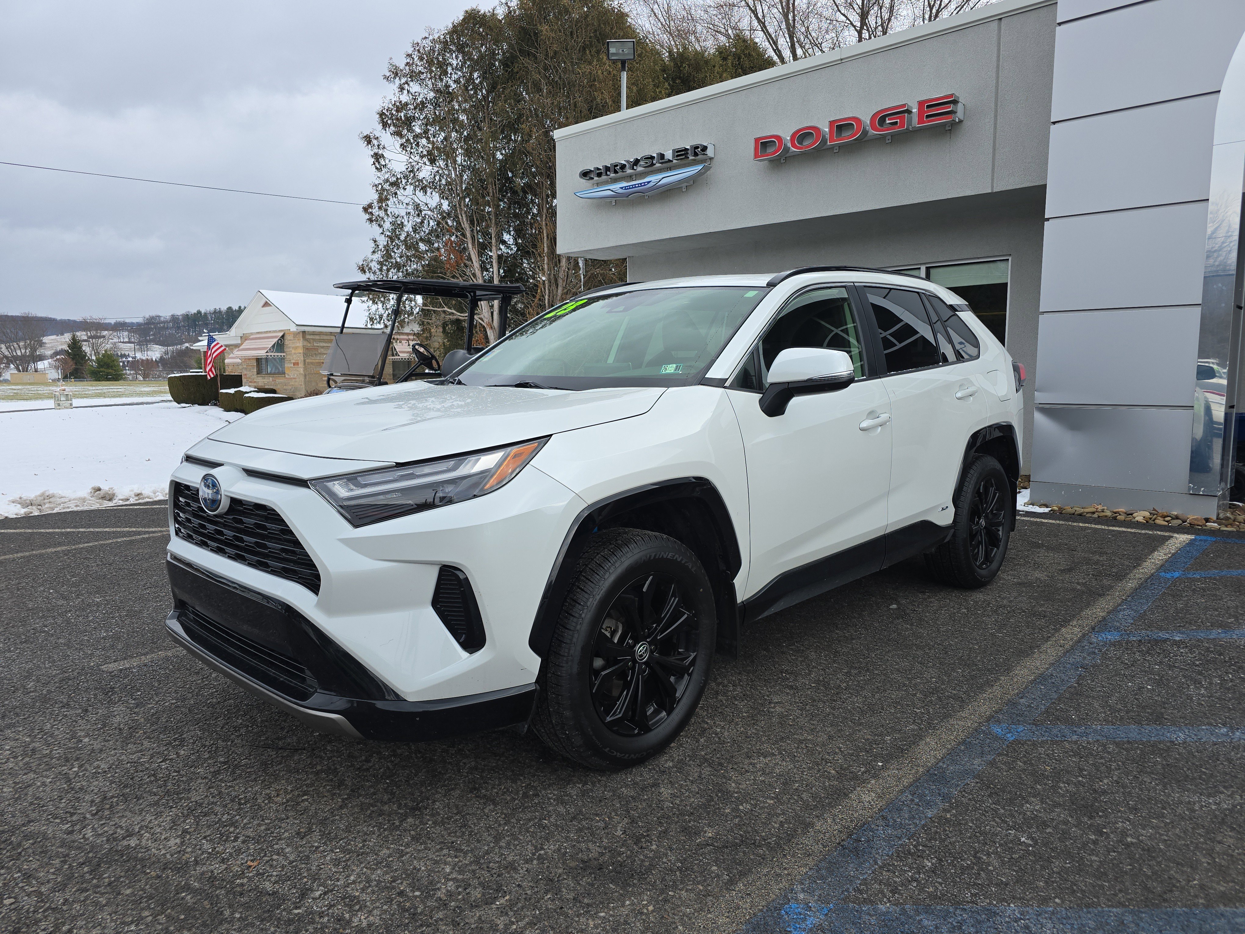 Used 2023 Toyota RAV4 SE image 8