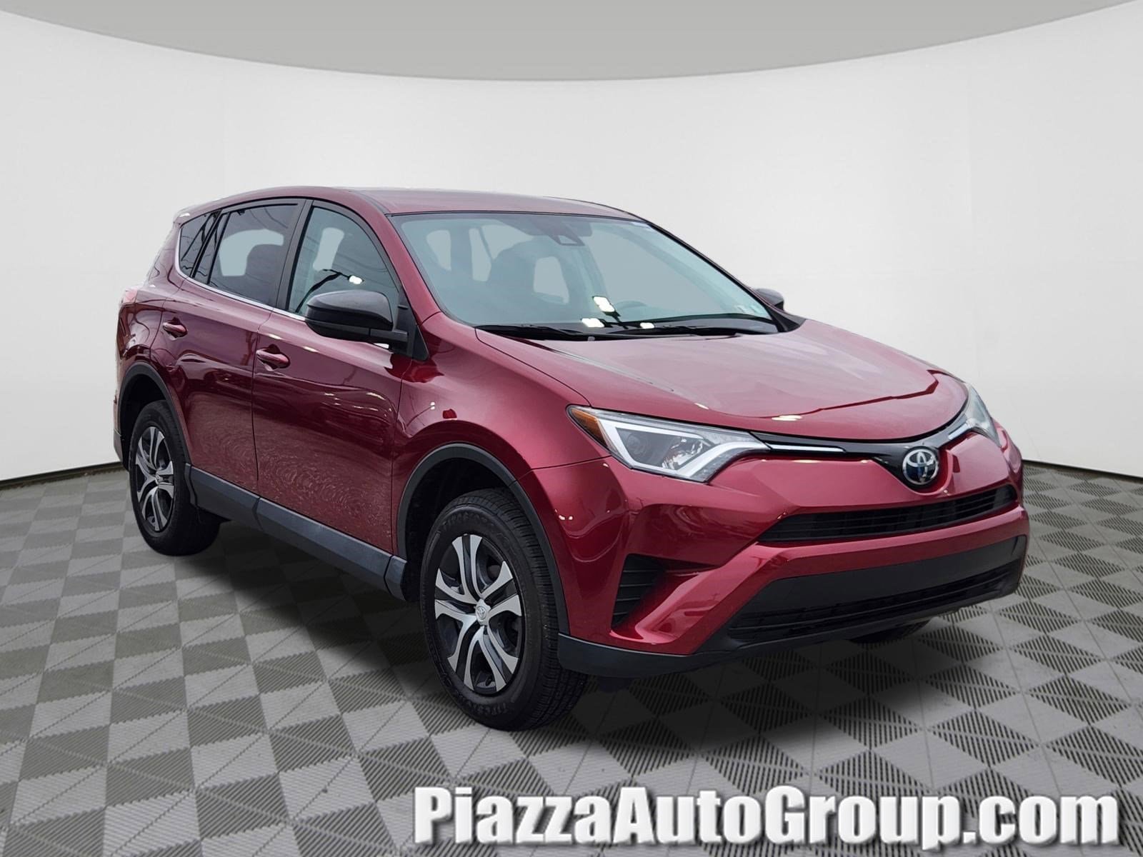 Used 2018 Toyota RAV4 LE w/ All Weather Liner Package AWD/4WD video 1