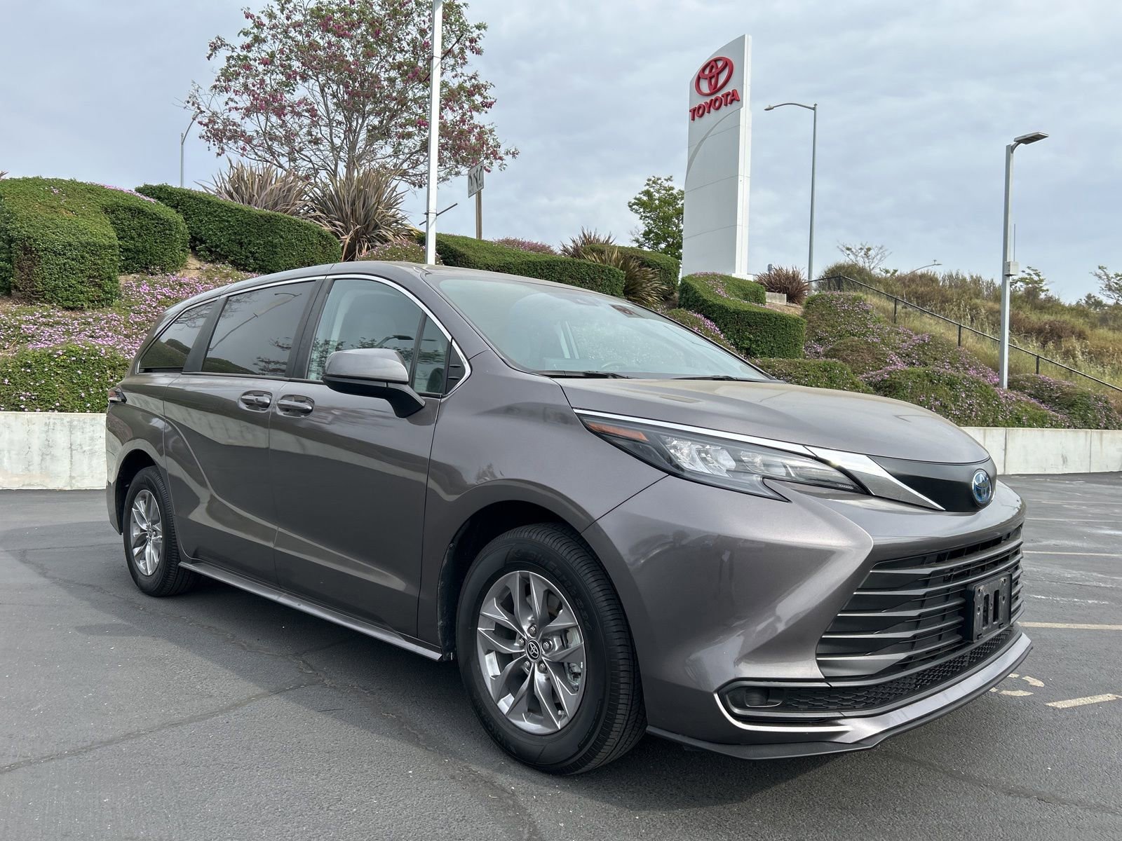 Used 2024 Toyota Sienna LE