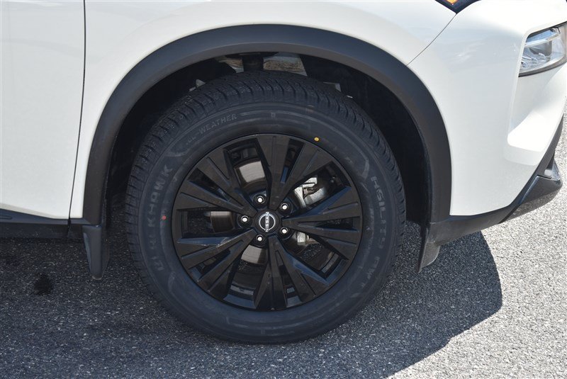 Used 2023 Nissan Rogue SV w/ SV Premium B Package AWD/4WD image 3