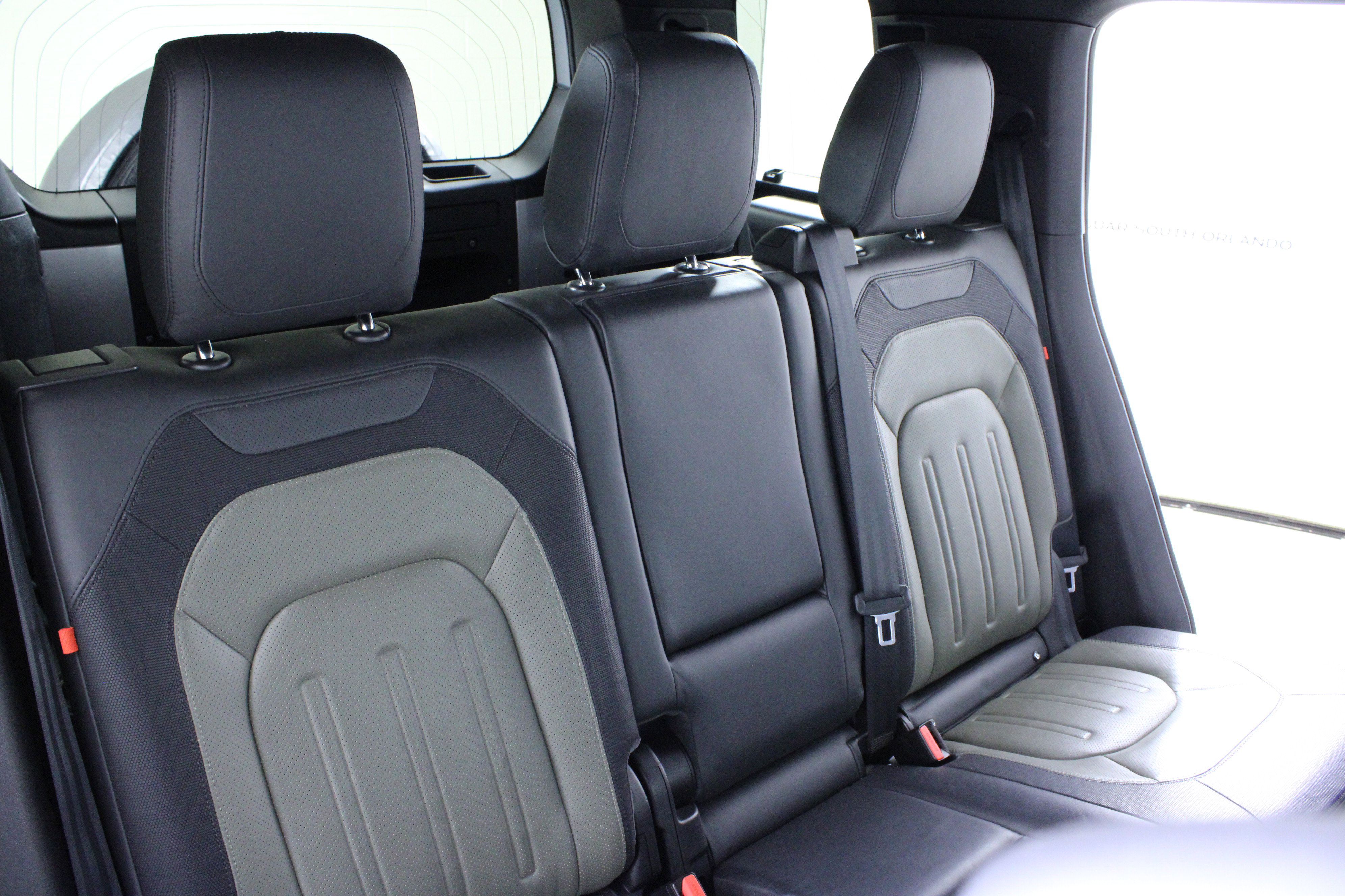 Used 2021 Land Rover Defender 110 X-Dynamic HSE image 14