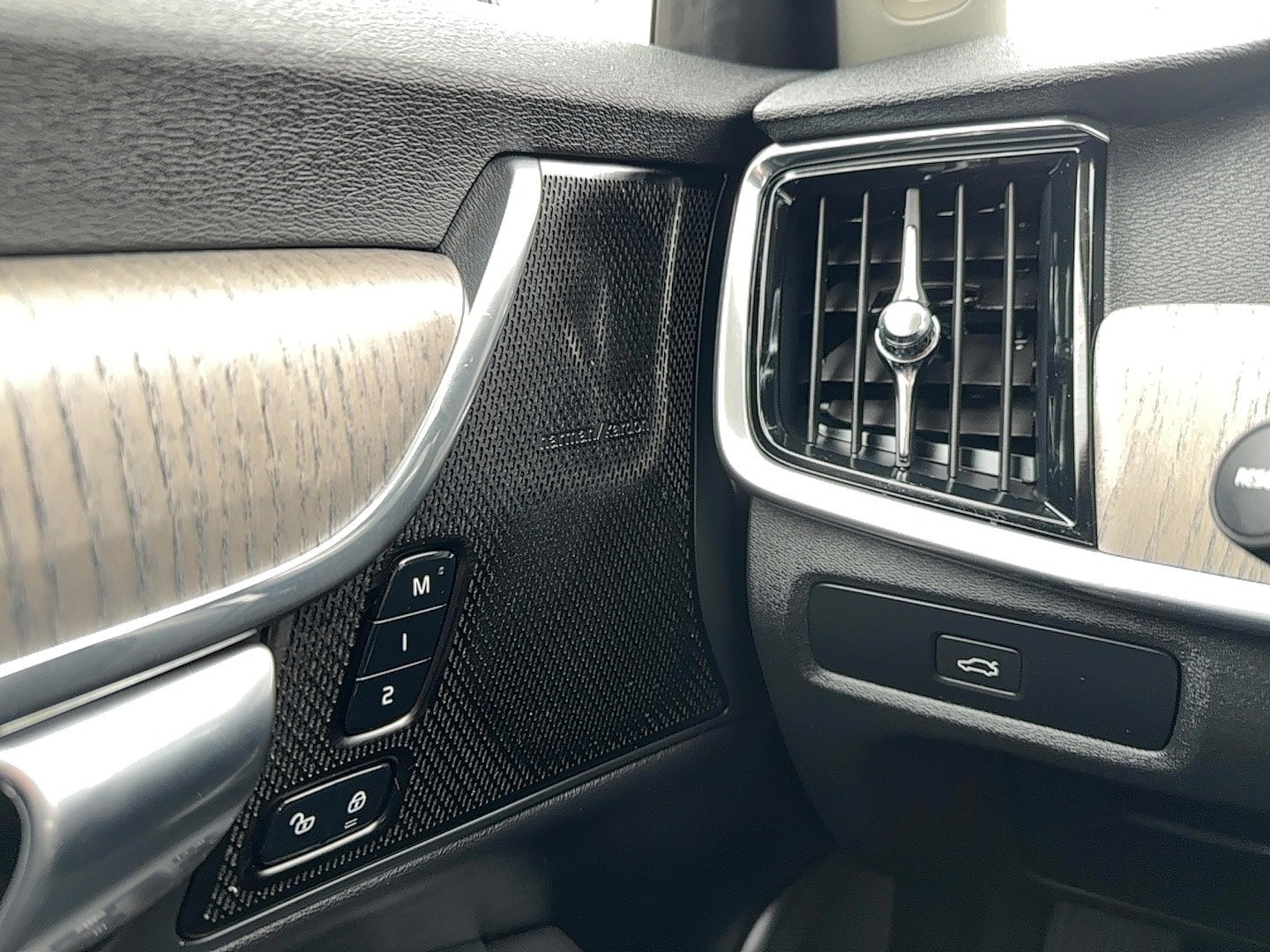 Certified 2023 Volvo V90 B6 Cross Country Plus AWD/4WD image 19