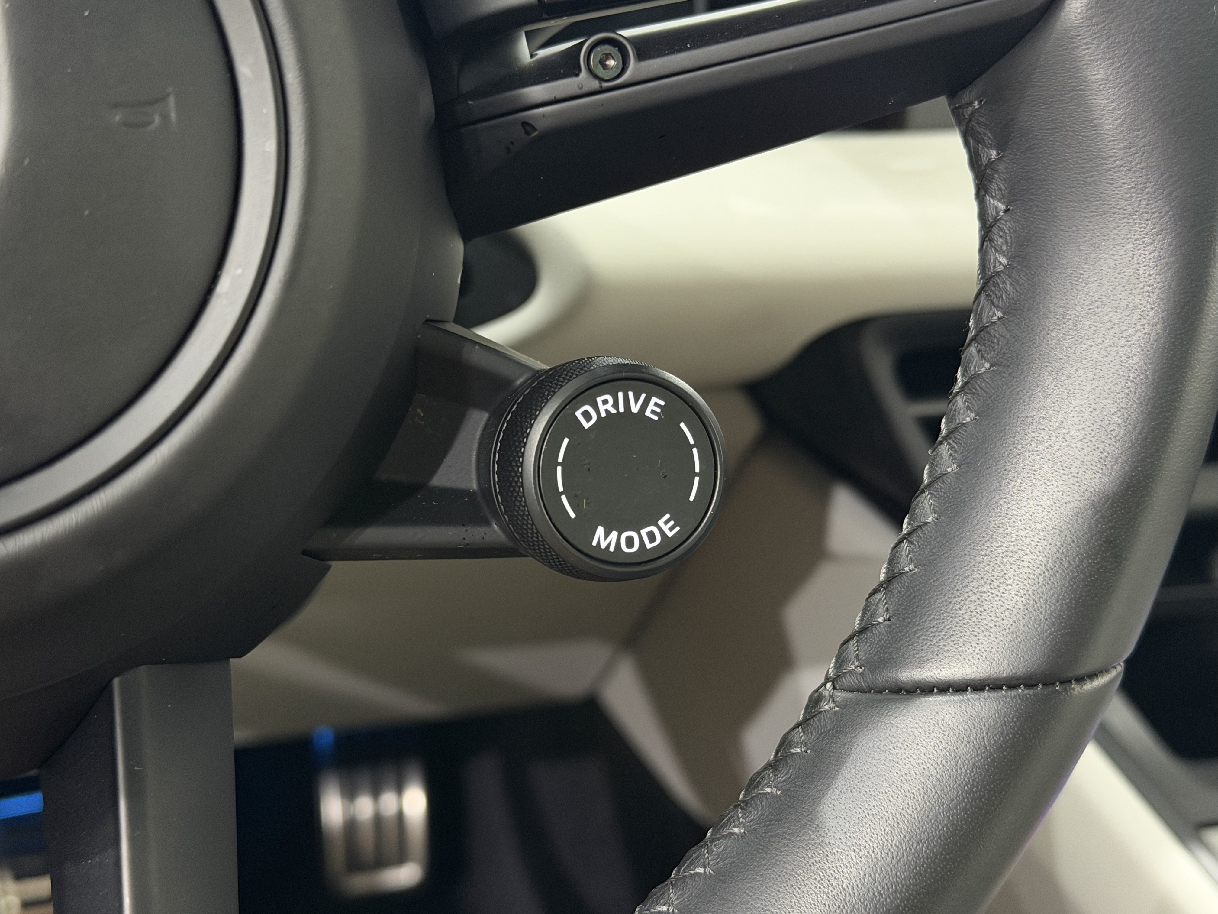 Certified 2025 Porsche Macan 4 Electric AWD/4WD image 51