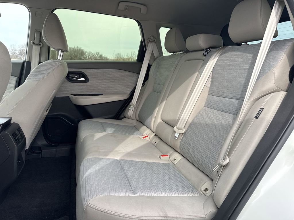 Used 2023 Nissan Rogue SV image 24