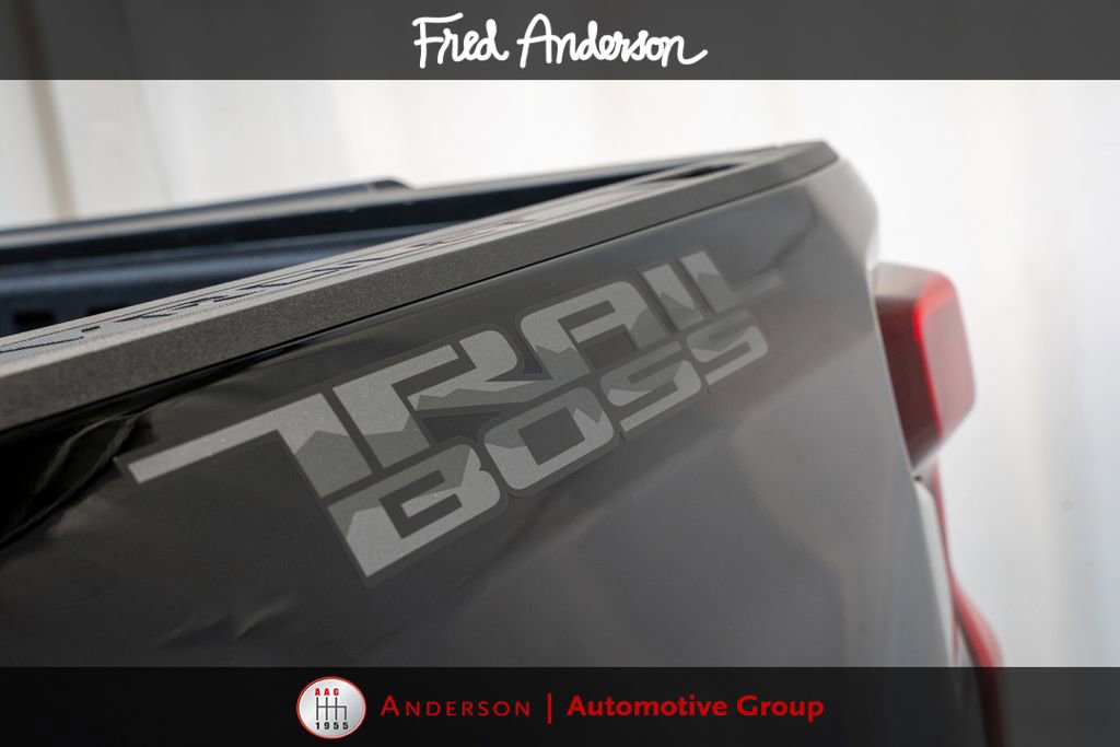 Used 2025 Chevrolet Silverado 1500 LT Trail Boss w/ Convenience Package II AWD/4WD image 6