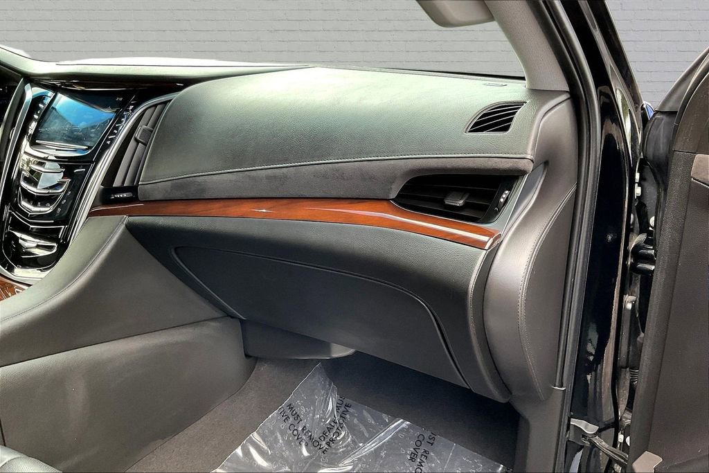 Used 2019 Cadillac Escalade Luxury RWD image 27