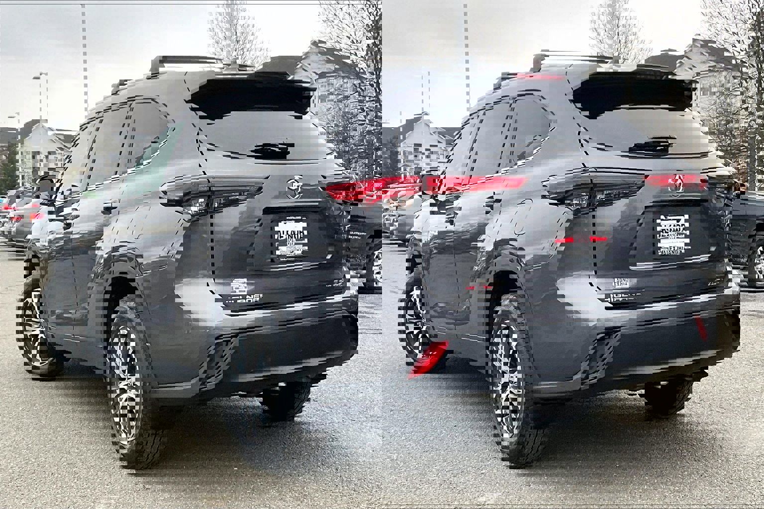 Used 2022 Toyota Highlander XLE image 11