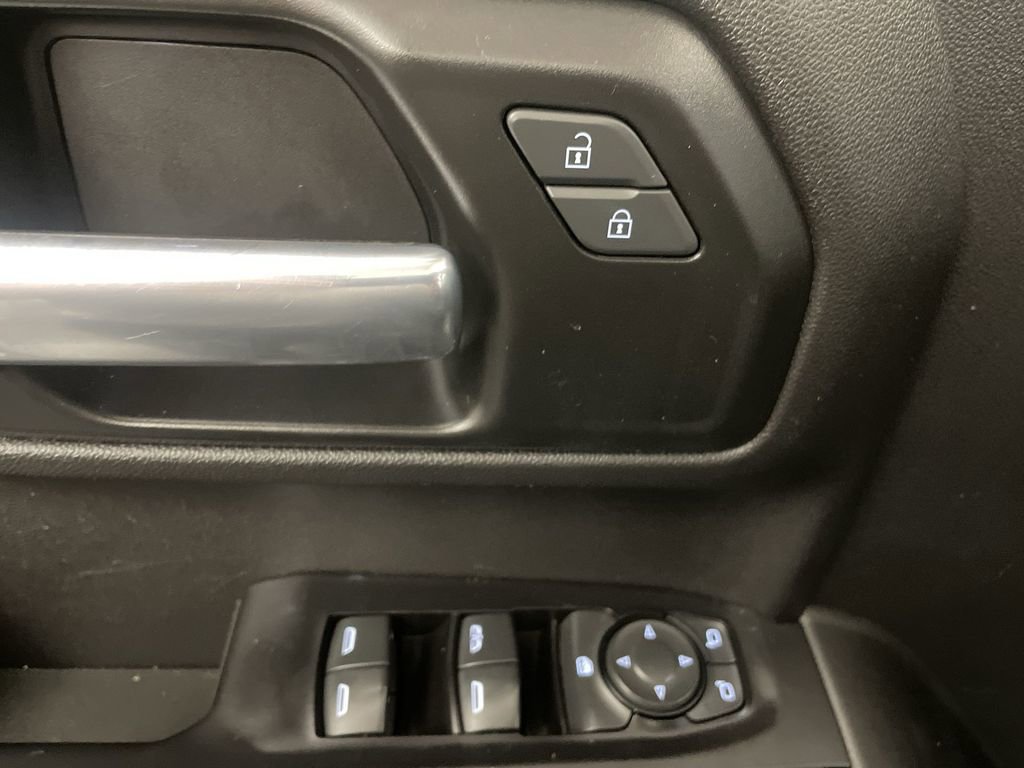 Used 2020 Chevrolet Silverado 1500 Custom w/ Custom Value Package AWD/4WD image 16