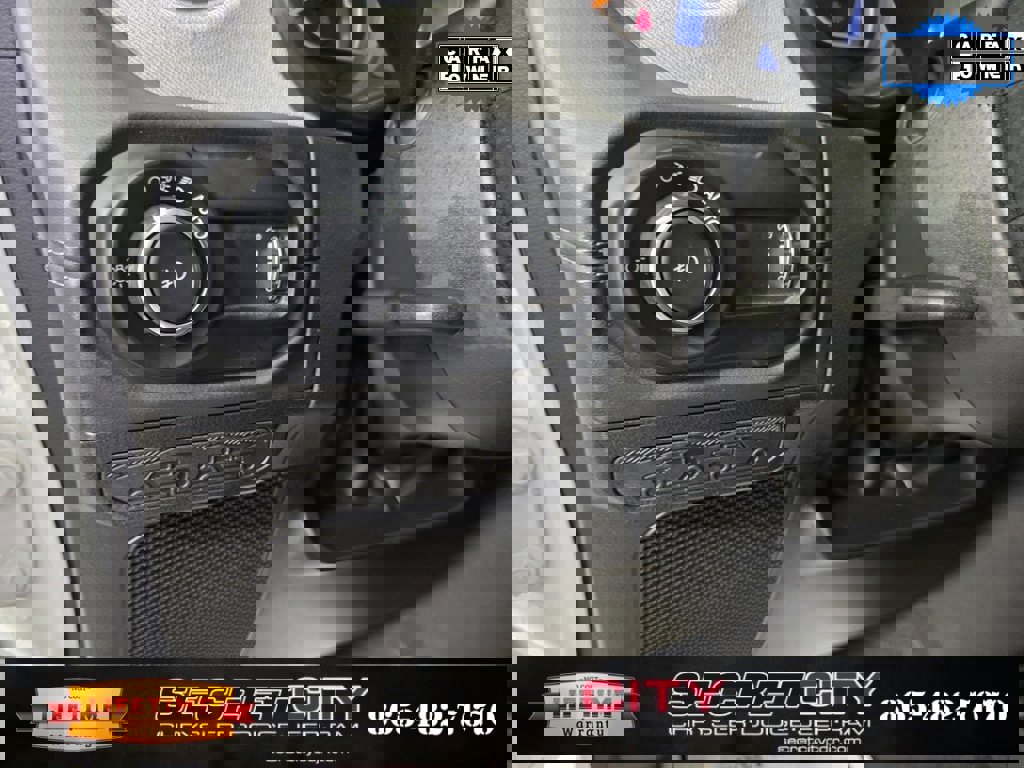 Used 2024 Jeep Wrangler Sahara image 14