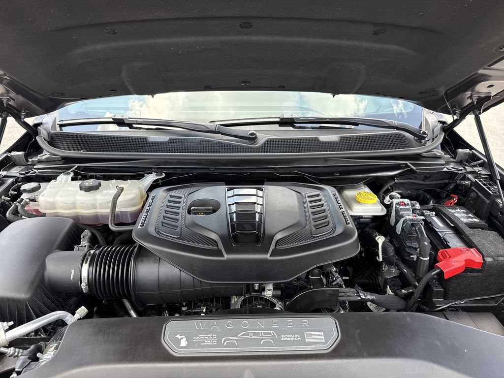 Used 2025 Jeep Wagoneer 4WD image 40