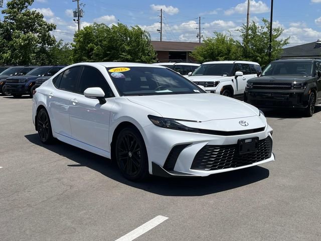 Used 2025 Toyota Camry SE FWD image 3