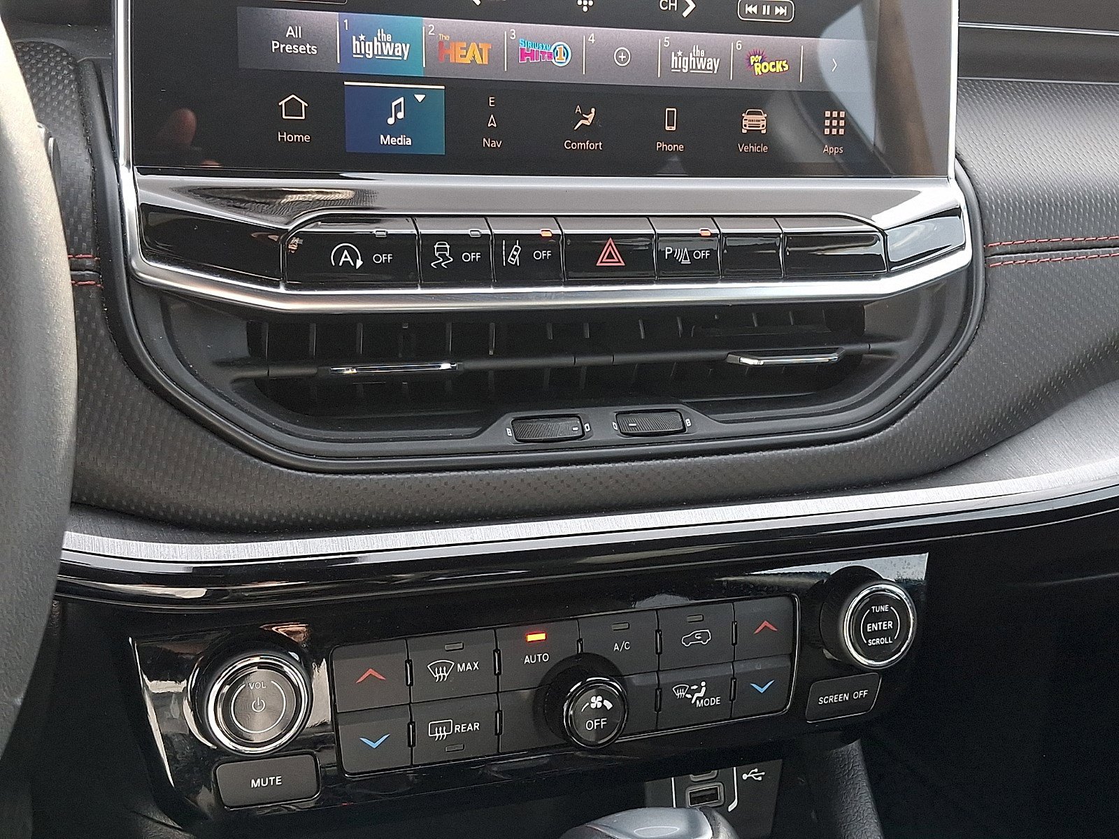 Used 2025 Jeep Compass Trailhawk w/ Trailhawk Elite Group image 14