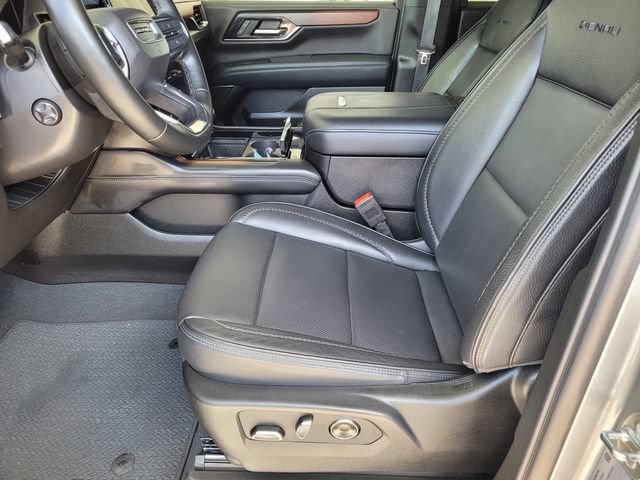 Used 2025 GMC Yukon XL Denali w/ Denali Reserve Package AWD/4WD image 17