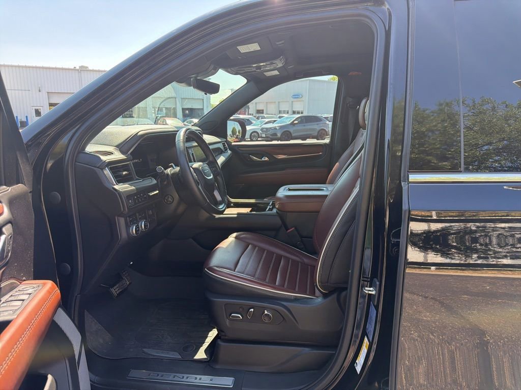 Used 2023 GMC Yukon XL Denali Ultimate image 10