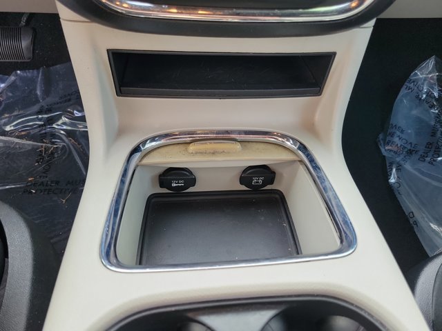 Used 2019 Dodge Grand Caravan SXT FWD image 31
