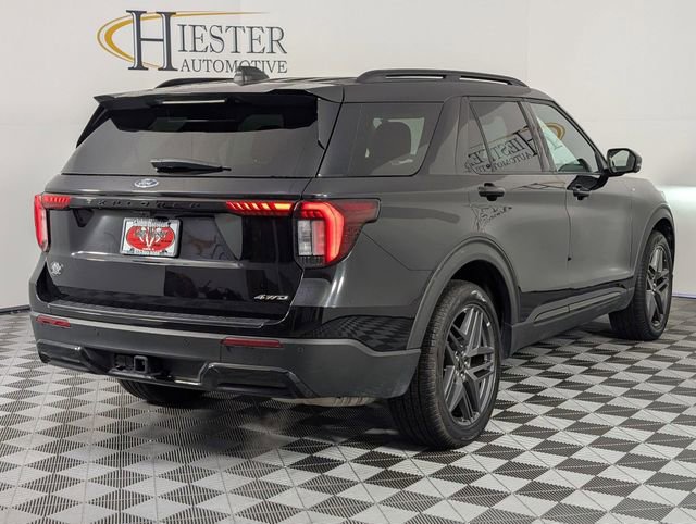 Used 2025 Ford Explorer ST-Line w/ ST-Line Street Pack image 7