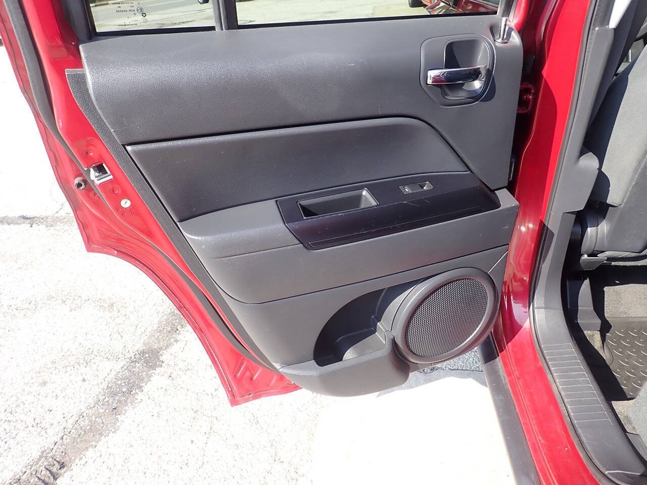 Used 2016 Jeep Patriot Sport w/ Power Value Group AWD/4WD image 11