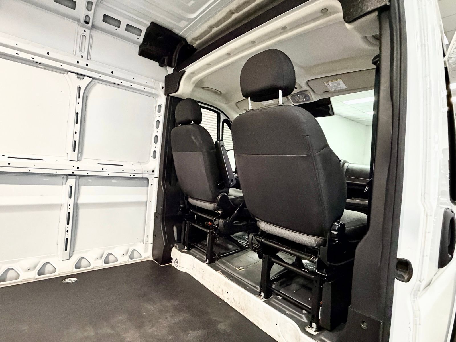 Used 2025 RAM ProMaster 2500 w/ Convenience Group FWD image 13