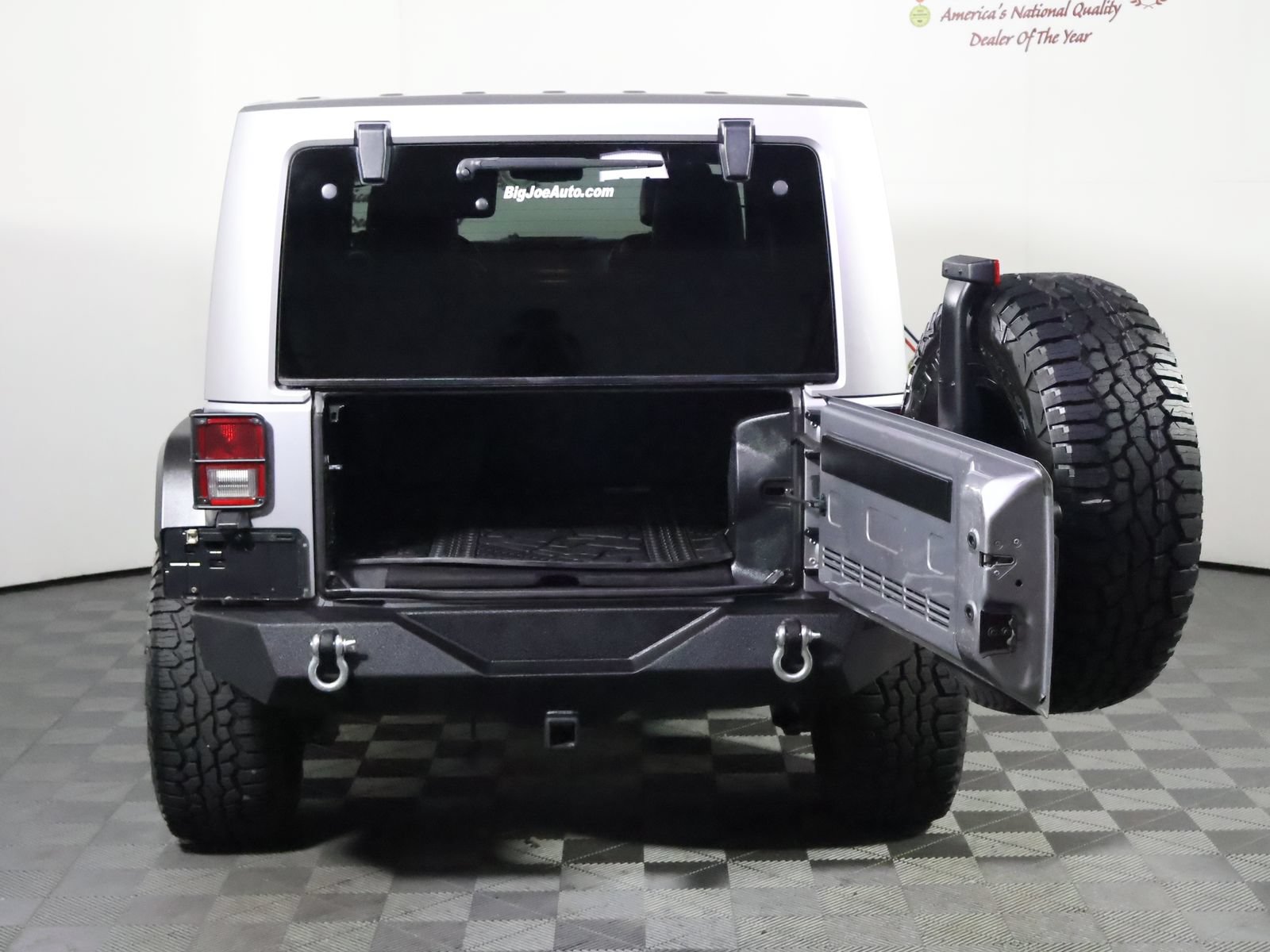 Used 2014 Jeep Wrangler Unlimited Sahara w/ Max Tow Package AWD/4WD image 9