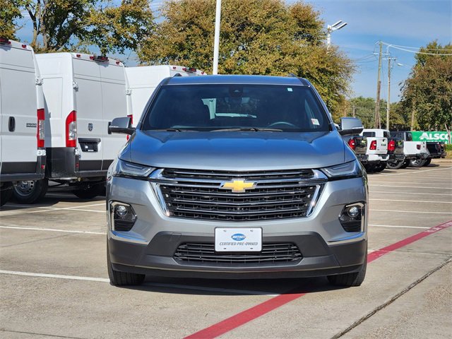 Used 2023 Chevrolet Traverse LT image 2