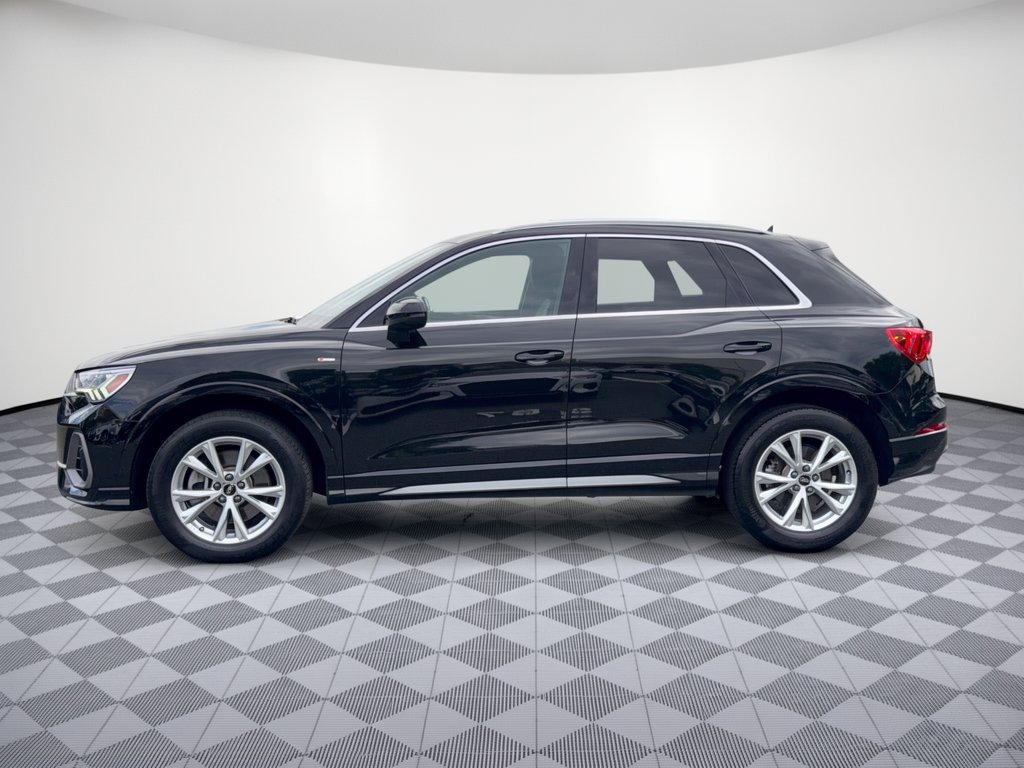 Used 2023 Audi Q3 2.0T Premium w/ Convenience Package AWD/4WD image 2