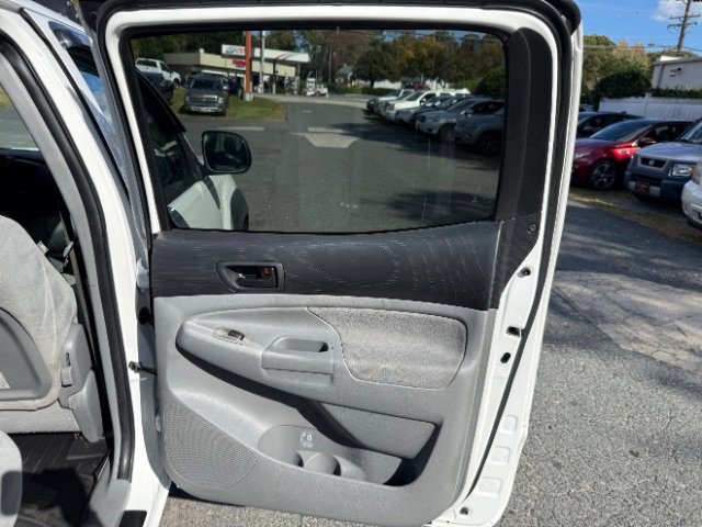 Used 2011 Toyota Tacoma 2WD Double Cab w/ Convenience Pkg image 5