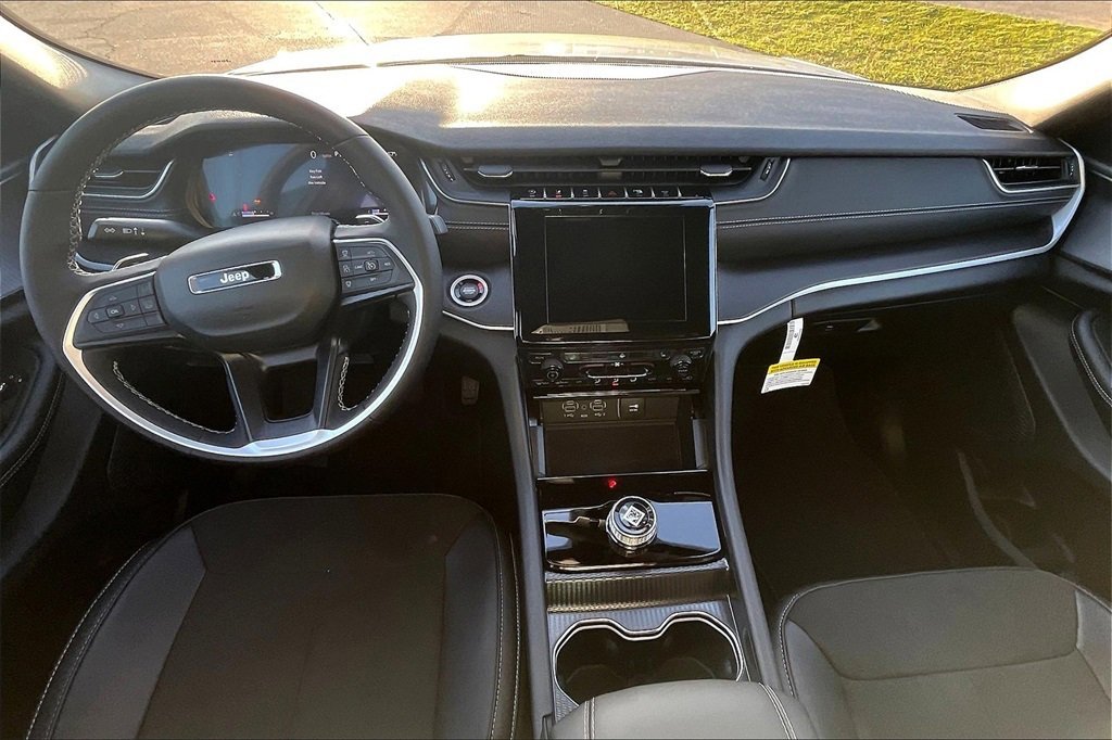 New 2025 Jeep Grand Cherokee Altitude image 5