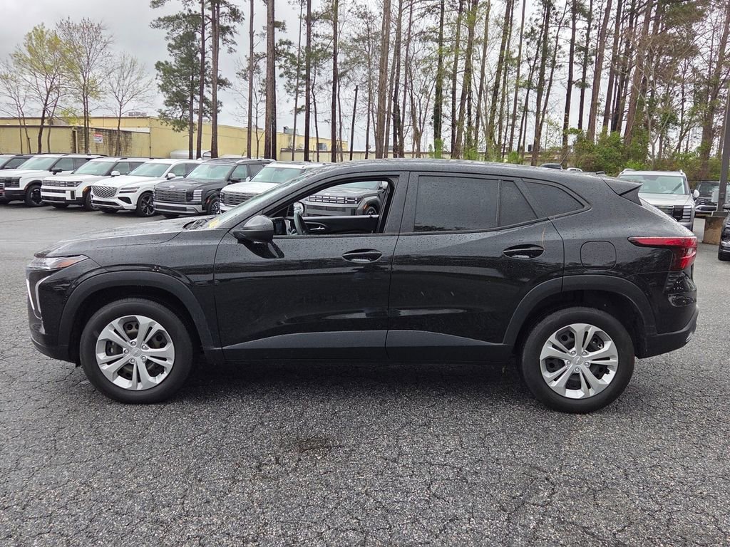 Used 2024 Chevrolet Trax LS image 4