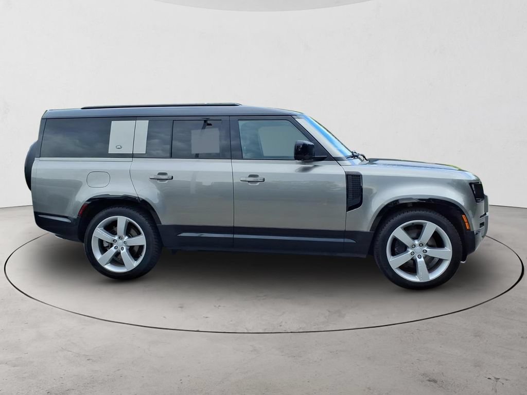 Used 2024 Land Rover Defender 130 X-Dynamic SE AWD/4WD image 4