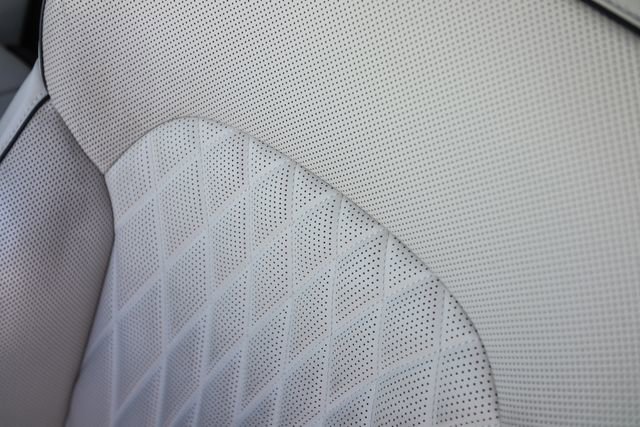 Used 2020 Genesis G90 3.3T Premium image 33