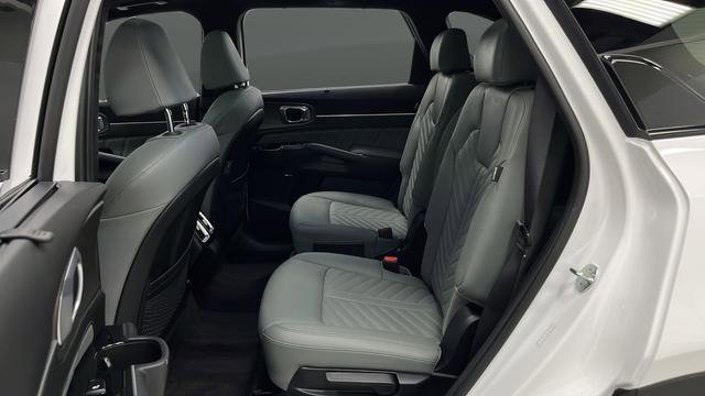 Used 2024 Kia Sorento SX Prestige w/ Sage Leather Package AWD/4WD image 23