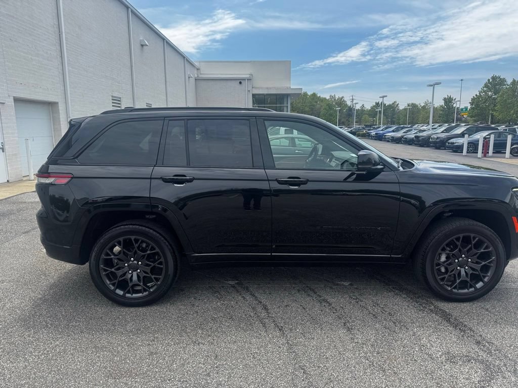 Used 2024 Jeep Grand Cherokee Summit AWD/4WD image 4