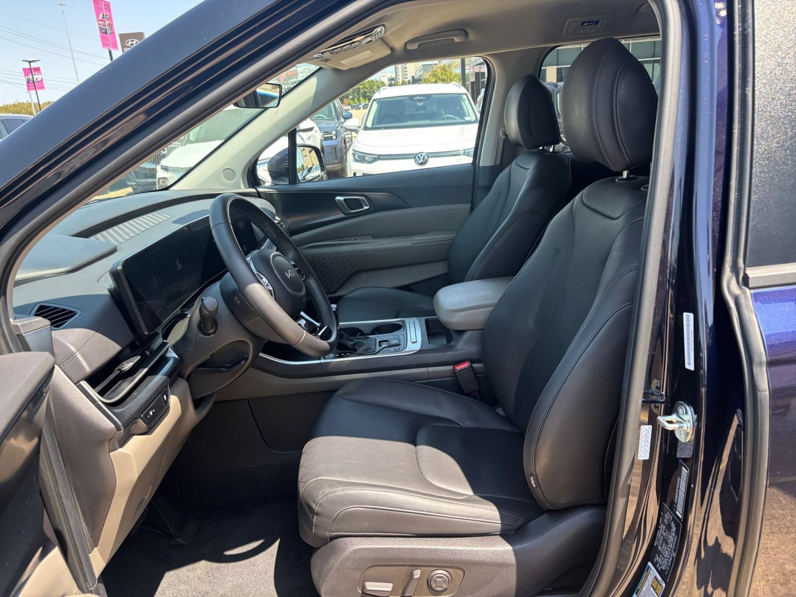 Used 2026 Kia Carnival FWD image 24