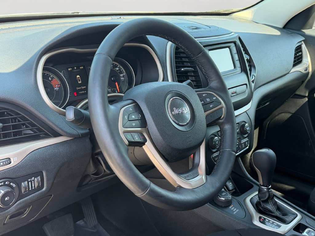 Used 2016 Jeep Cherokee Latitude w/ Cold Weather Group AWD/4WD image 17