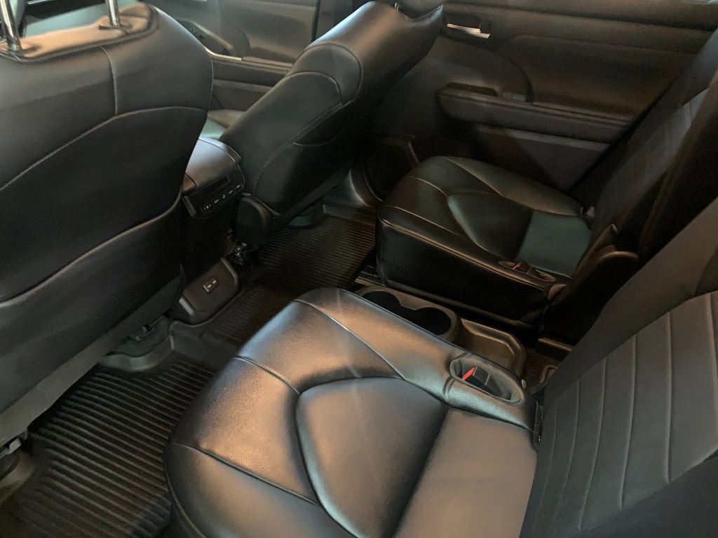 Used 2023 Toyota Highlander XLE image 14