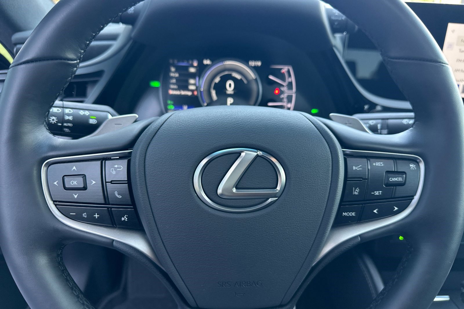 Certified 2025 Lexus ES 300h w/ Premium Package image 28